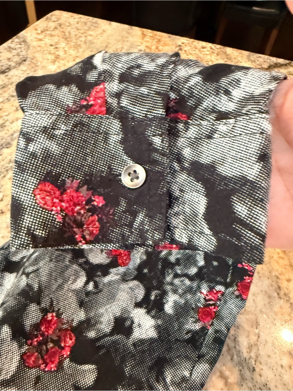 Rock & Republic Floral Button Down Blouse Large Black Gray Red High Low Hem - Picture 8 of 12